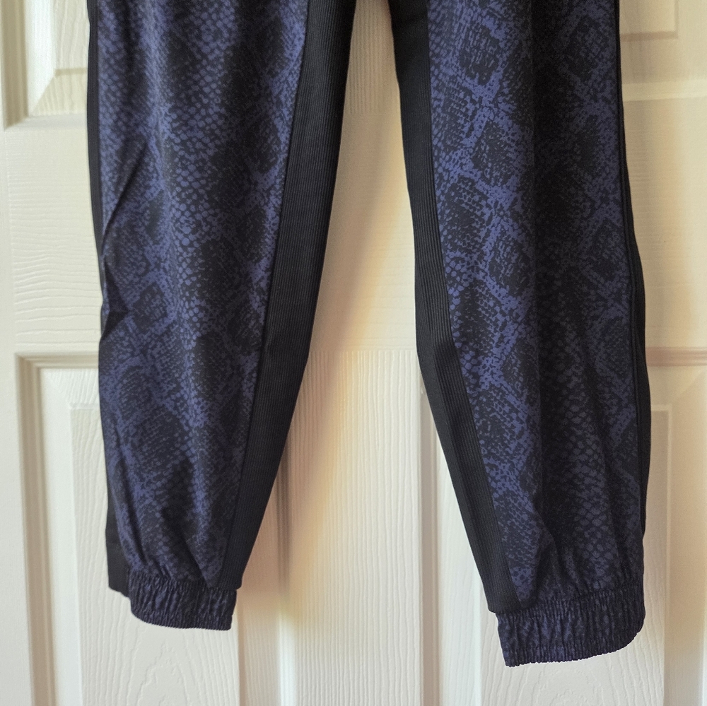 Athleta Joggers Size 4 Brooklyn Python Printed - image 6